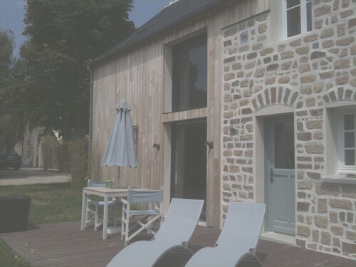 Villa with sea view and terrace, very sunny south-west exposure