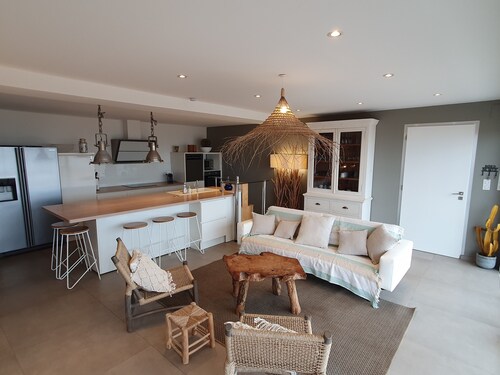  Villa / Huis de waterkant SEAVIEW