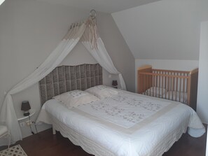 3 bedrooms, desk, iron/ironing board, WiFi - Prepare your future vacations... all in Roz! (Perros-Guirec)