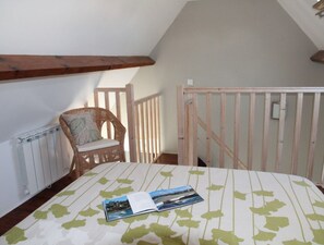 3 bedrooms, desk, iron/ironing board, WiFi