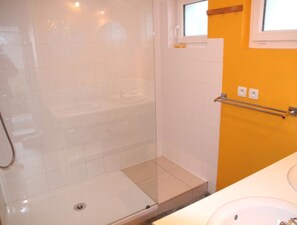 Hair dryer, towels, toilet paper