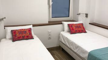 2 bedrooms, iron/ironing board, WiFi, bed sheets