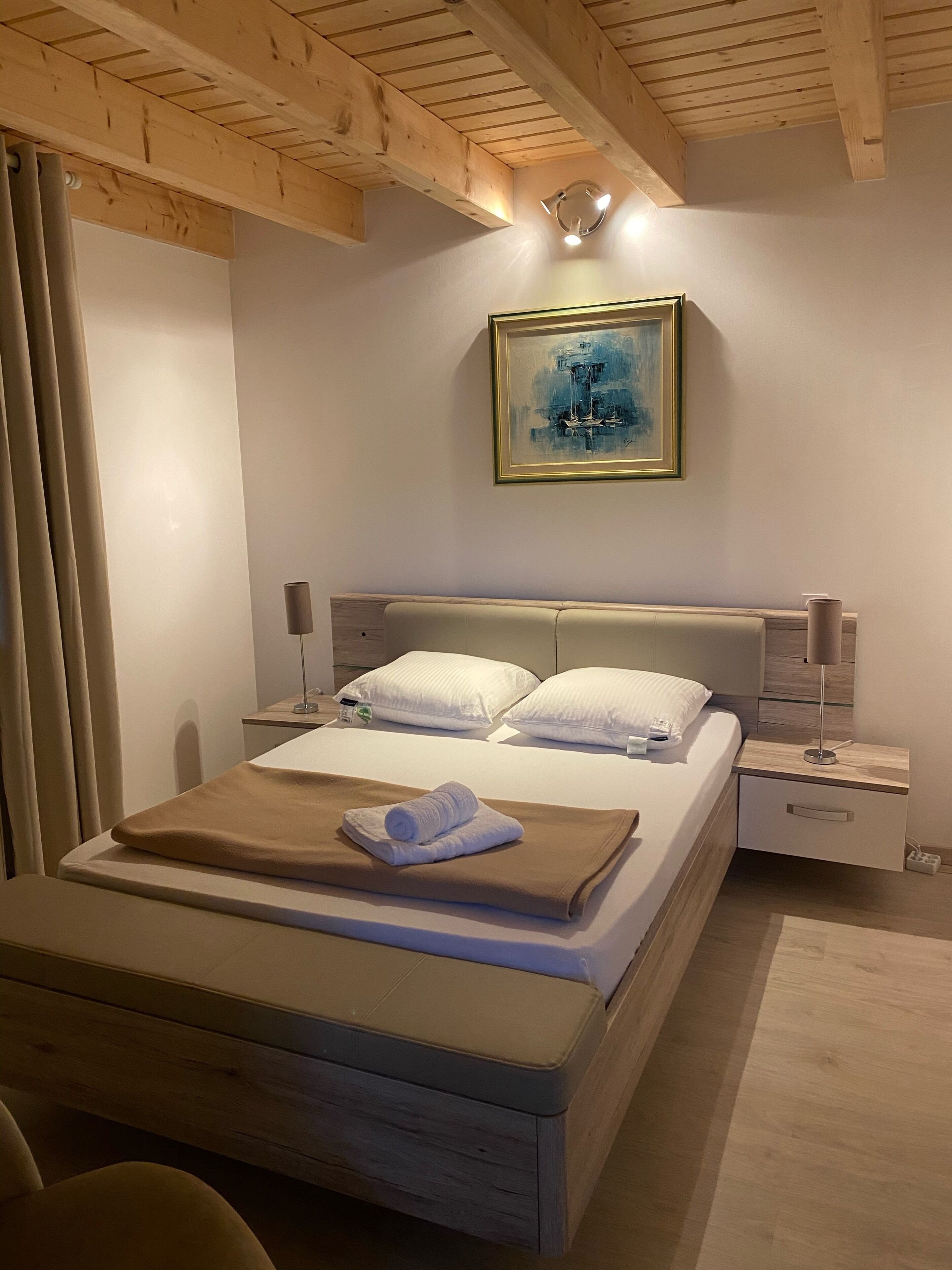 3 bedrooms, soundproofing, iron/ironing board, WiFi