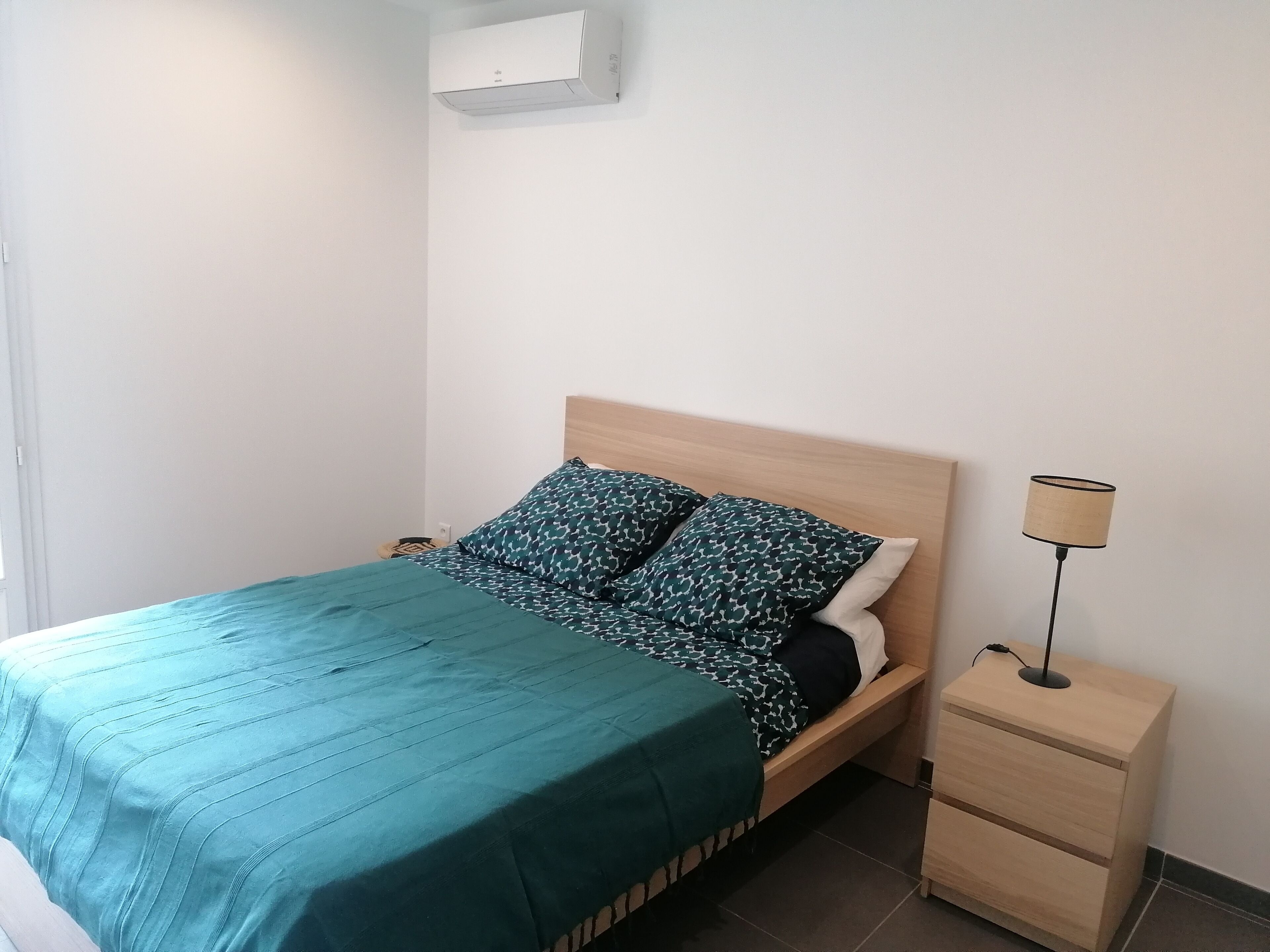 Apartment 70 m² 2 bedrooms, pool Aix en Provence equipped kitchen, climate