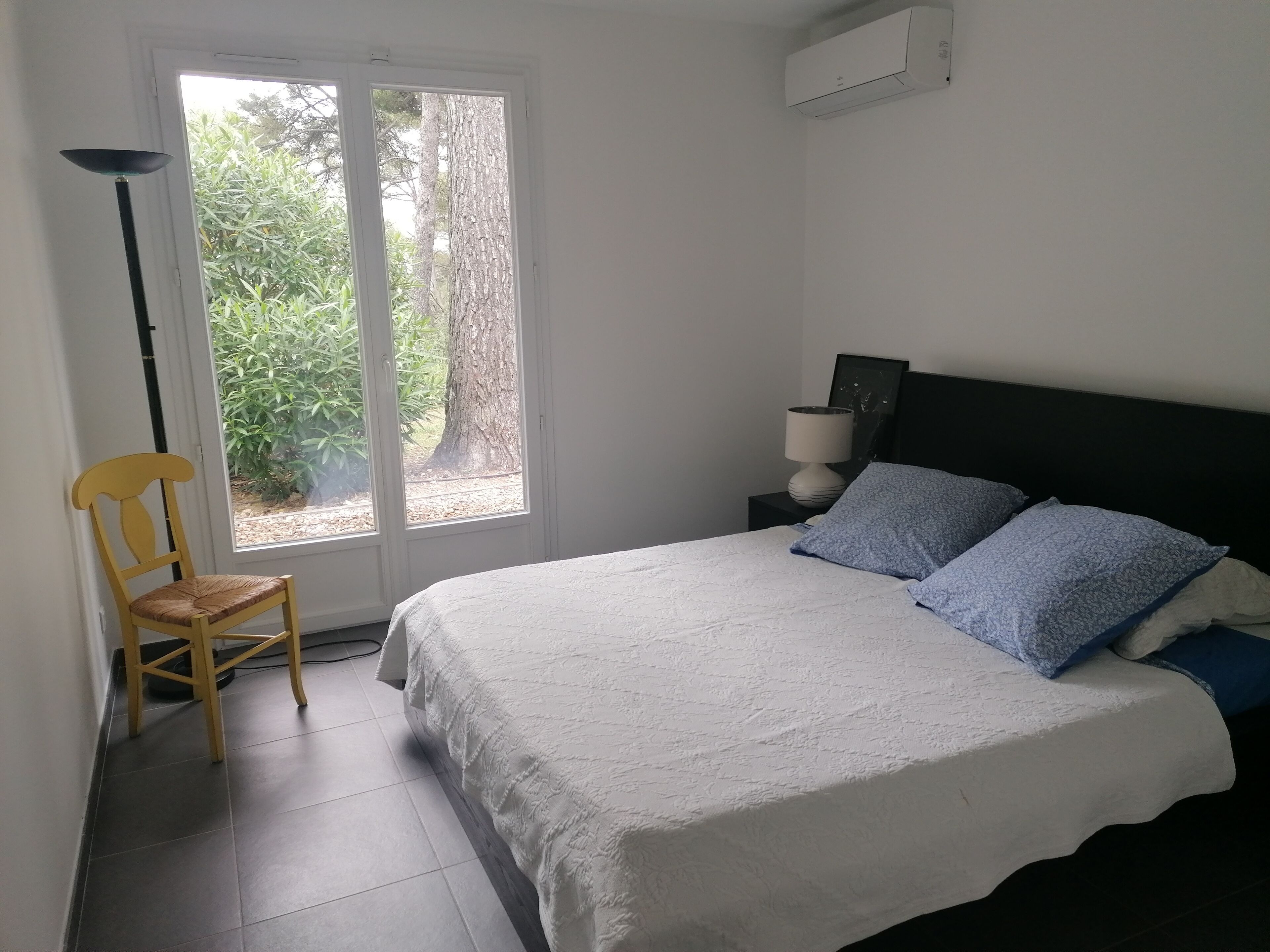 Apartment 70 m² 2 bedrooms, pool Aix en Provence equipped kitchen, climate