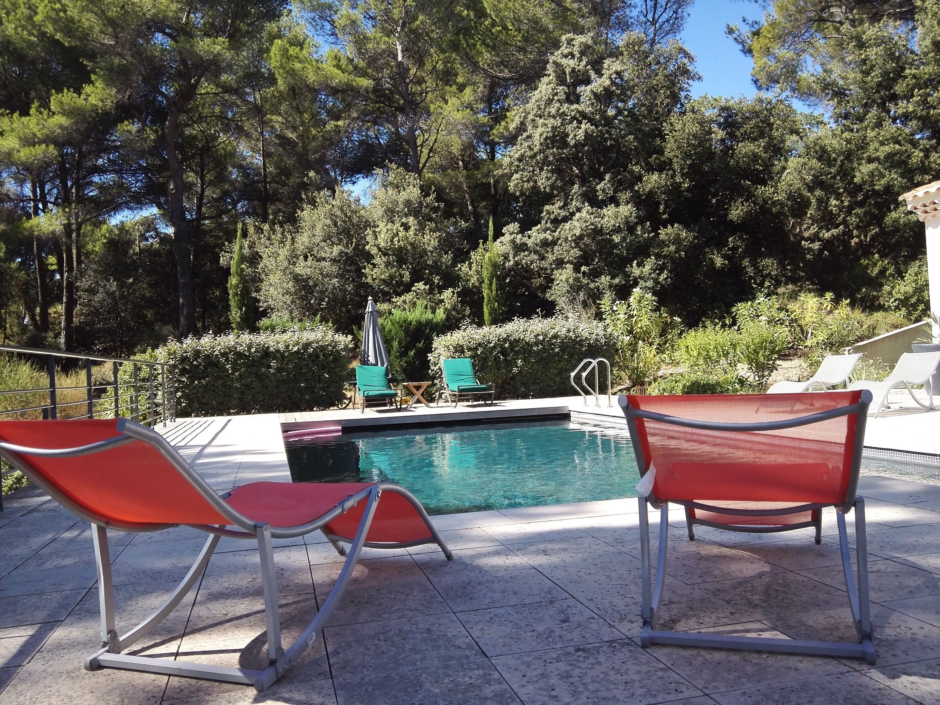 Apartment 70 m² 2 bedrooms, pool Aix en Provence equipped kitchen, climate