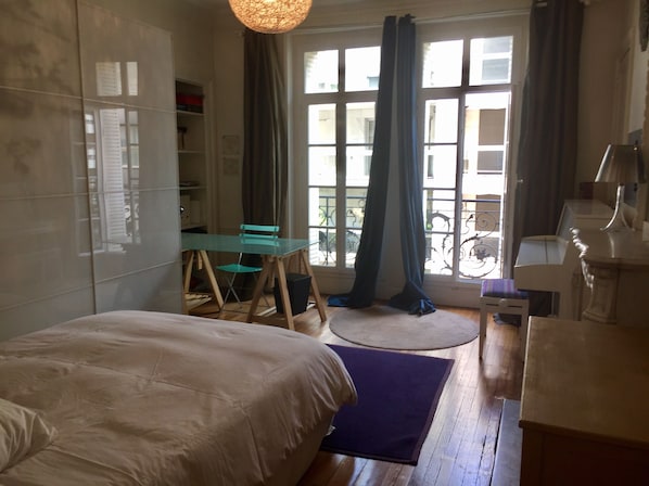 3 slaapkamers, een strijkplank/strijkijzer, wifi, beddengoed