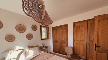 3 bedrooms, iron/ironing board, travel crib, WiFi (free)