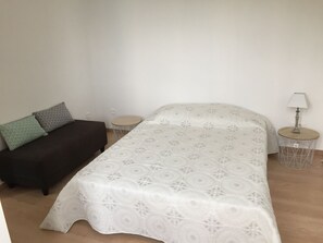 2 bedrooms, iron/ironing board, travel cot, free WiFi - Family apartment in the heart of a typical village in Haute Corse  (Vescovato)