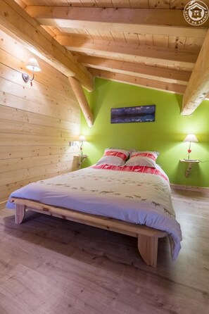 3 bedrooms, iron/ironing board, travel cot, free WiFi