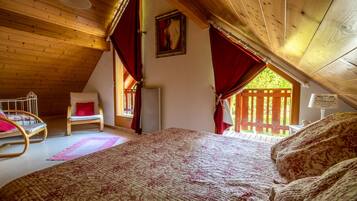 2 bedrooms, iron/ironing board, travel cot, free WiFi