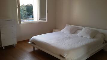 4 chambres, fer et planche à repasser, Wi-Fi, draps fournis