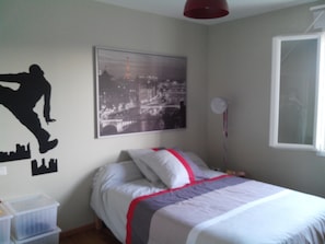 4 chambres, fer et planche à repasser, Wi-Fi, draps fournis