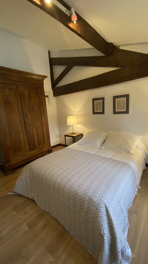 4 Schlafzimmer, Bügeleisen/Bügelbrett, Reisekinderbett, WLAN