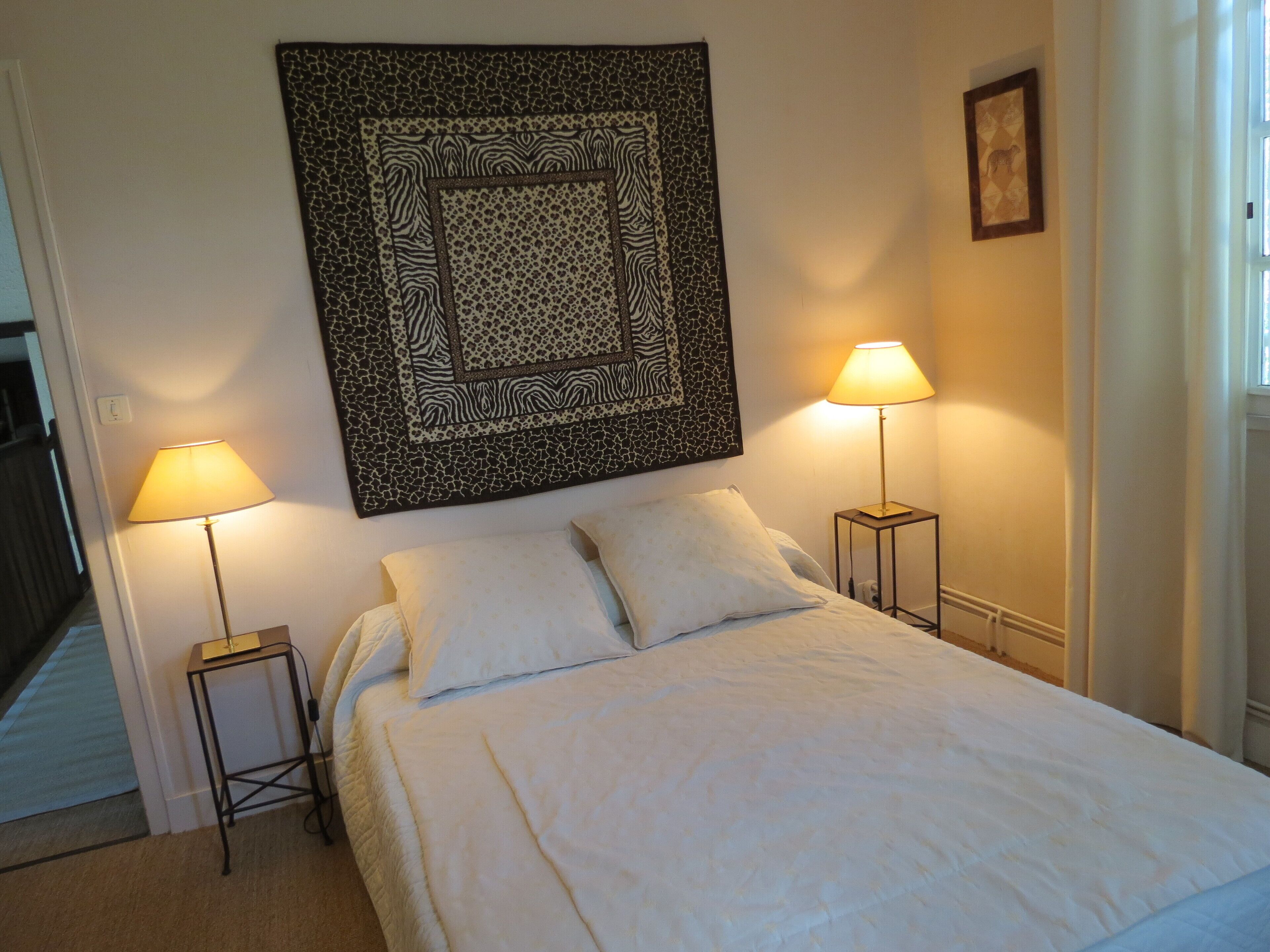 Charming stone house in a park with trees on the hillsides of Bordeaux