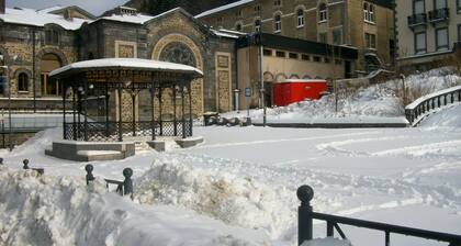 Very quiet house, ideal for skiing, hiking and sightseeing, close to La Bourboule.