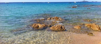 '' THE WATERFRONT 'luxury apartment facing the bloodthirsty Islands