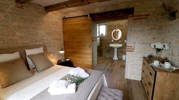 2 quartos, ferros/tĂĄbuas de passar roupa, Wi-Fi, roupa de cama