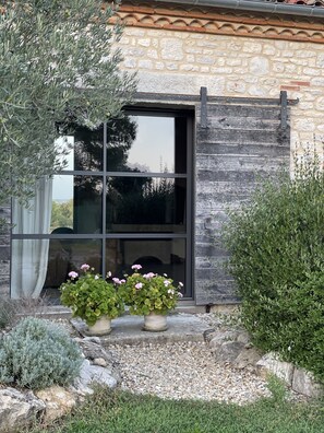 Exterior detail - unusual cottage in a dovecote 4 people (Septfonds)