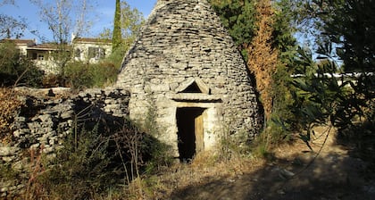 Villa clim. Ă UzĂšs au calme, 2 chambres, 5 couch, piscine 9X9, jardin, terrasse.