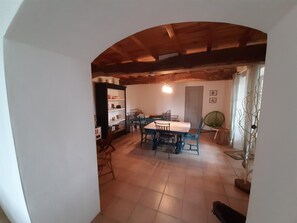 Dining - Children's paradise calm nights, guest animals, plenty of Playmobilss (Troncens)