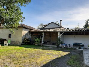 Property grounds - Children's paradise calm nights, guest animals, plenty of Playmobilss (Troncens)