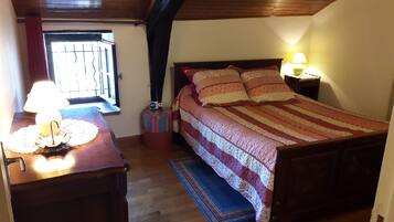 2 bedrooms, iron/ironing board, bed sheets