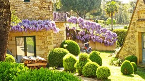 A stone building with a sign reading "La Celler." - GRANGE AUX AMIS in SARLAT, an ecolodge with a nice view  of the DORDOGNE valley (SARLAT)