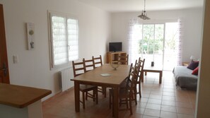 Dining - Gîte La Salsepareille 6-person house near Pézenas with garden and air conditioning (Caux)