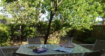 Gîte La Salsepareille 6-person house near Pézenas with garden and air conditioning