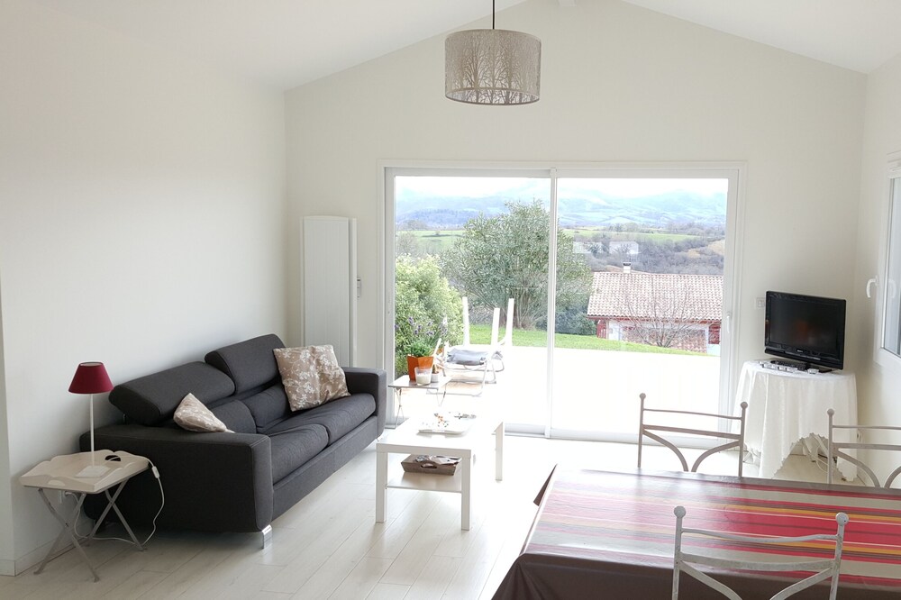 GITE T2 mountain view & heated pool