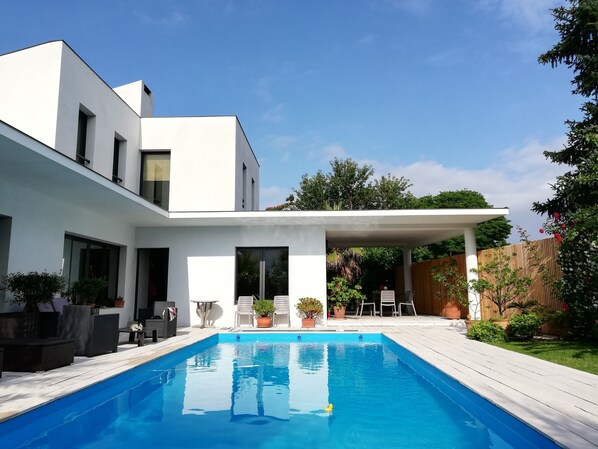Outdoor pool, a heated pool