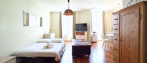 1 habitación, internet y ropa de cama