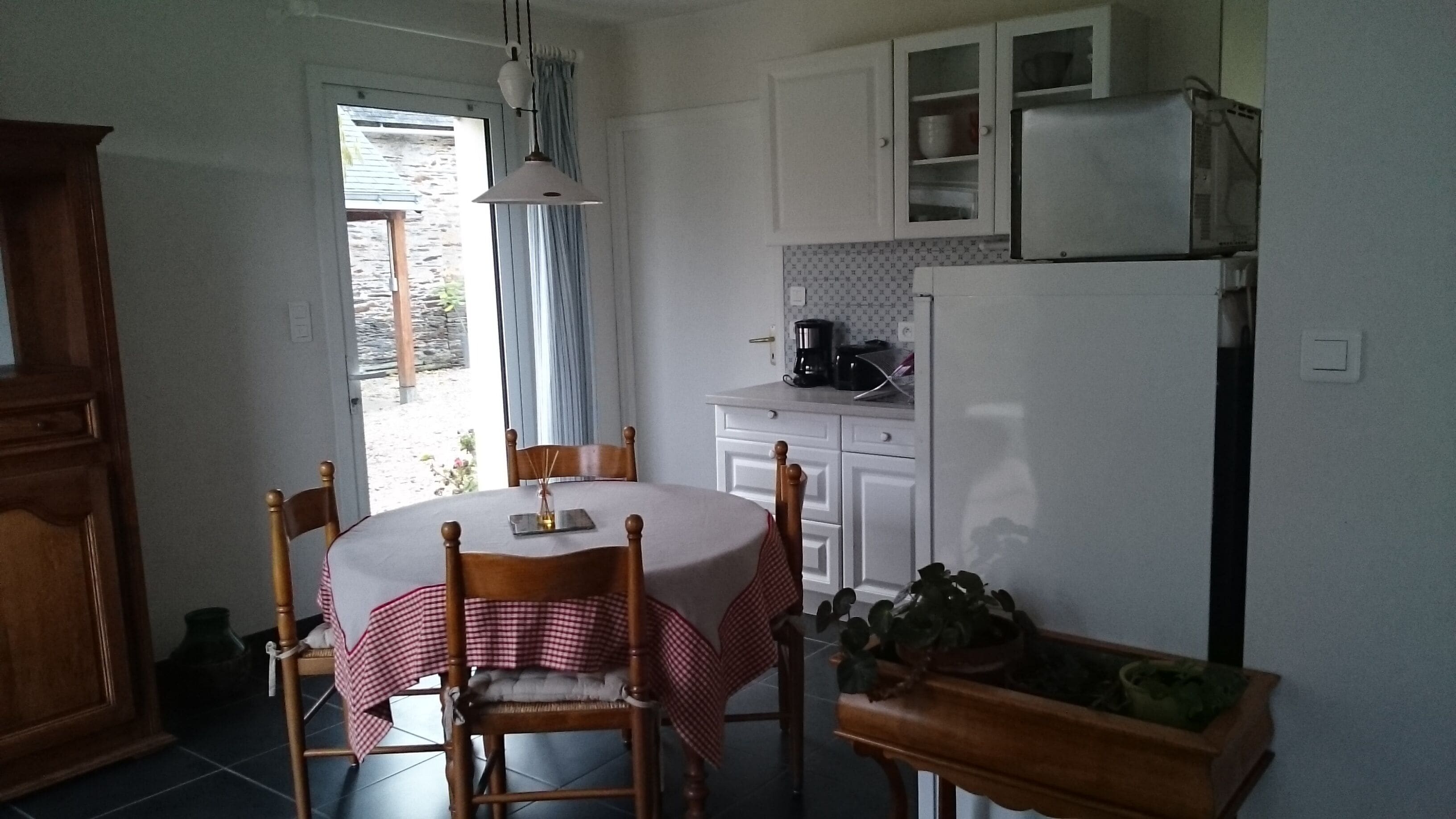 The hutch - country house