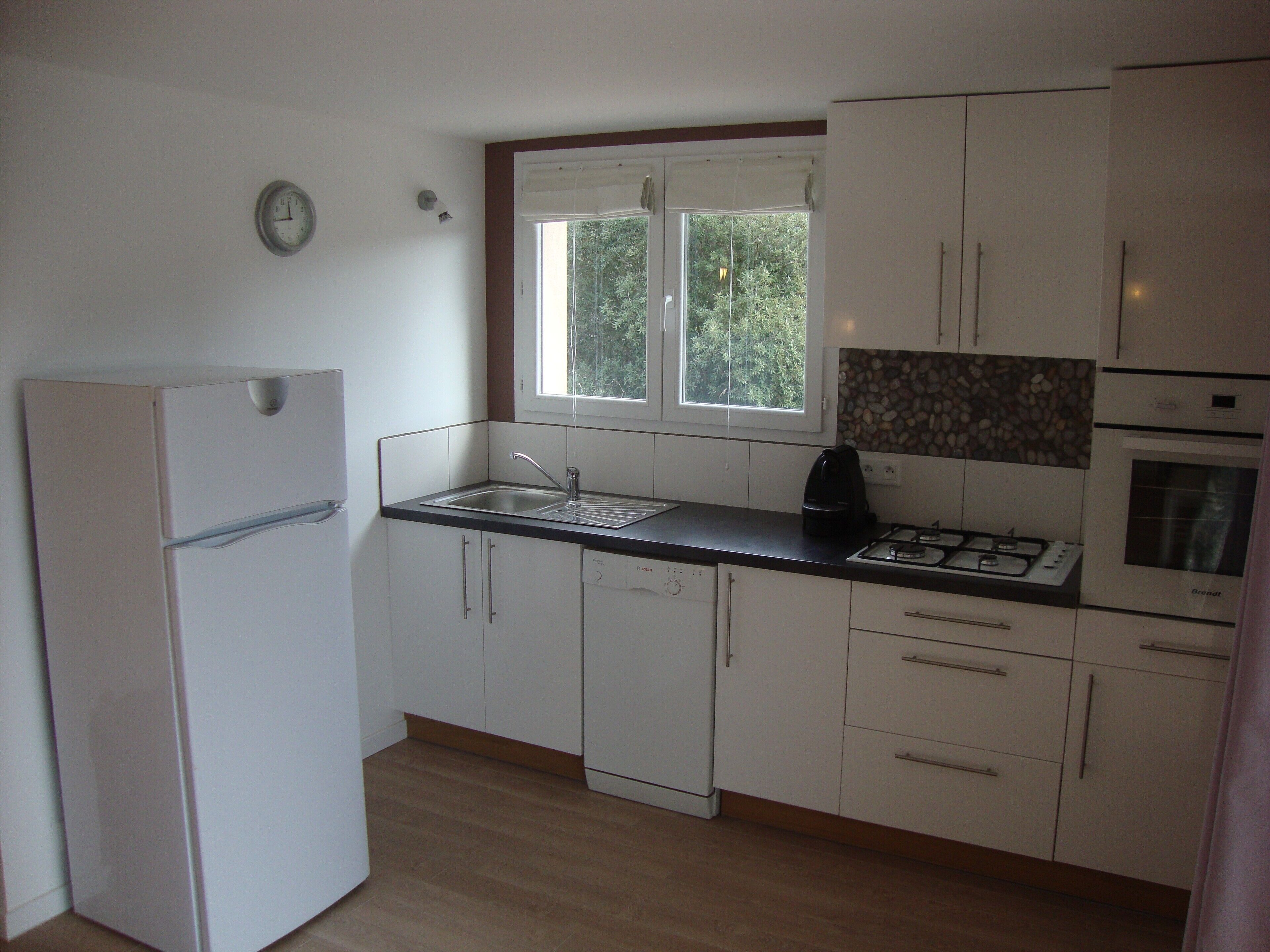 APARTMENT 2KMS FROM THE BEACH IN A PRIVATE AREA