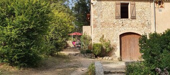 Charming apartment in a Provencal country house, private beach, riverside 