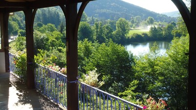 BEAUTIFUL QUERCYNOISE RESIDENCE with breathtaking views of the Lot and St Cirq Lapopie