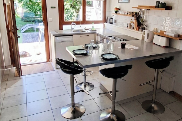 Cuisine et bar donnant sur la terrasse