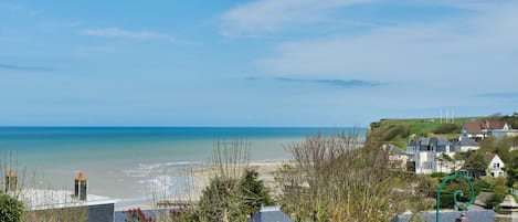 Beach nearby, beach towels