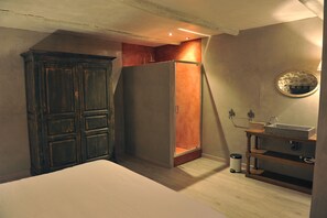2 Schlafzimmer, Schreibtisch, Bügeleisen/Bügelbrett, Reisekinderbett