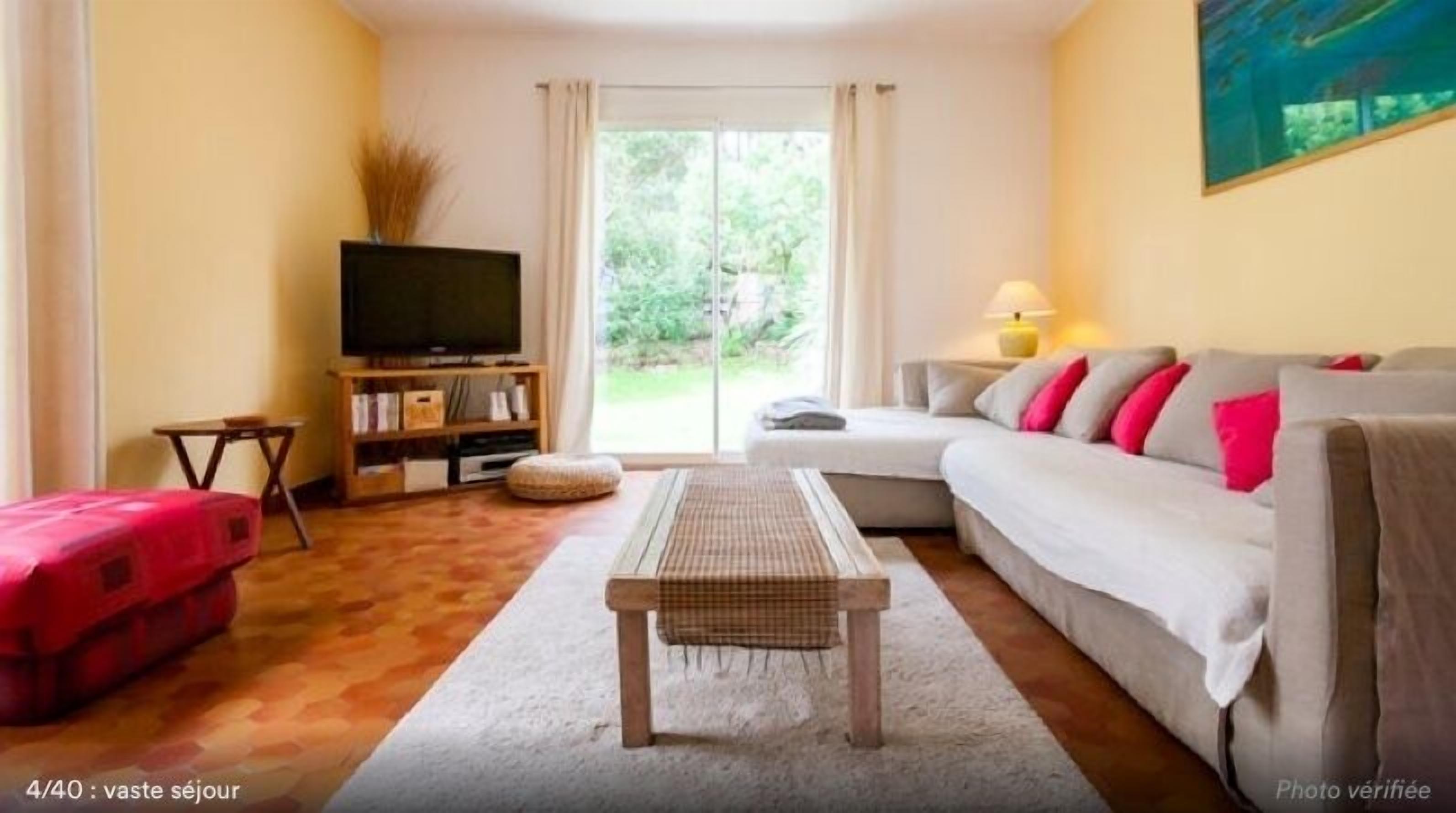 Dom Tom villa is less than 300m from beach in quiet district of Lacanau ocean