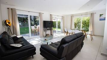 Télévision, table de tennis de table