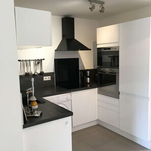 Réfrigérateur, micro-ondes, four, lave-vaisselle