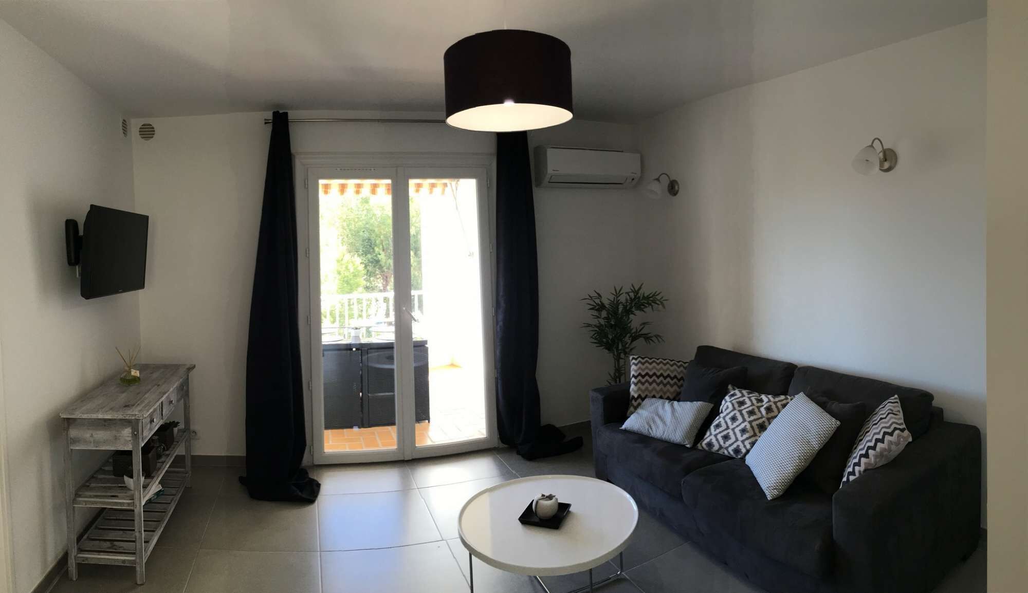 Télévision à écran plat