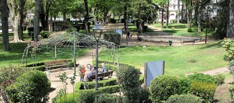 House for 6 people with shady garden near the center of Vals les Bains.