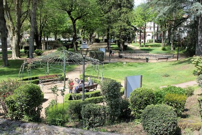 House for 6 people with shady garden near the center of Vals les Bains.