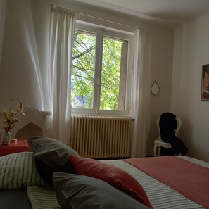 3 bedrooms, iron/ironing board, travel cot, free WiFi