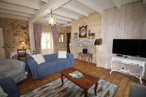 Smart TV, fireplace, DVD player, foosball - Dordogne Valley, 4 * holiday house, exclusive pool, 15kms from Bergerac    (Bergerac)