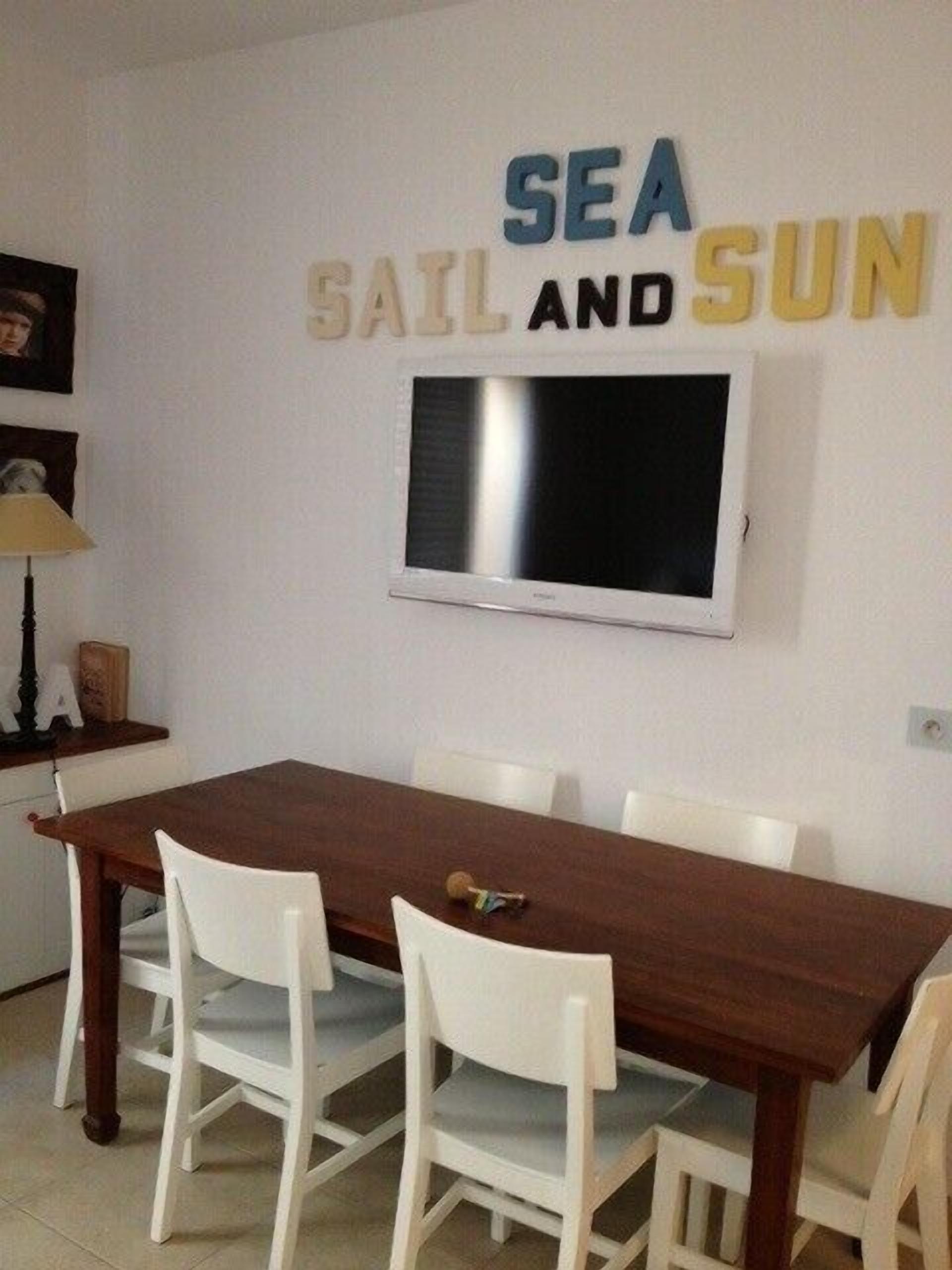 Air-conditioned 2-star rental classified 3 stars near quiet amenities