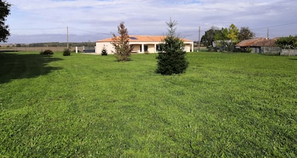 ESPACIOSA CASA EN PAZ CON PISCINA